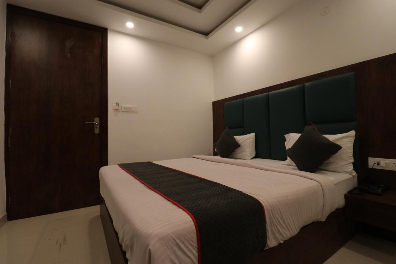 Hotel Krone A Family Hotel Near Igi Airport Delhi Nova Deli Exterior foto