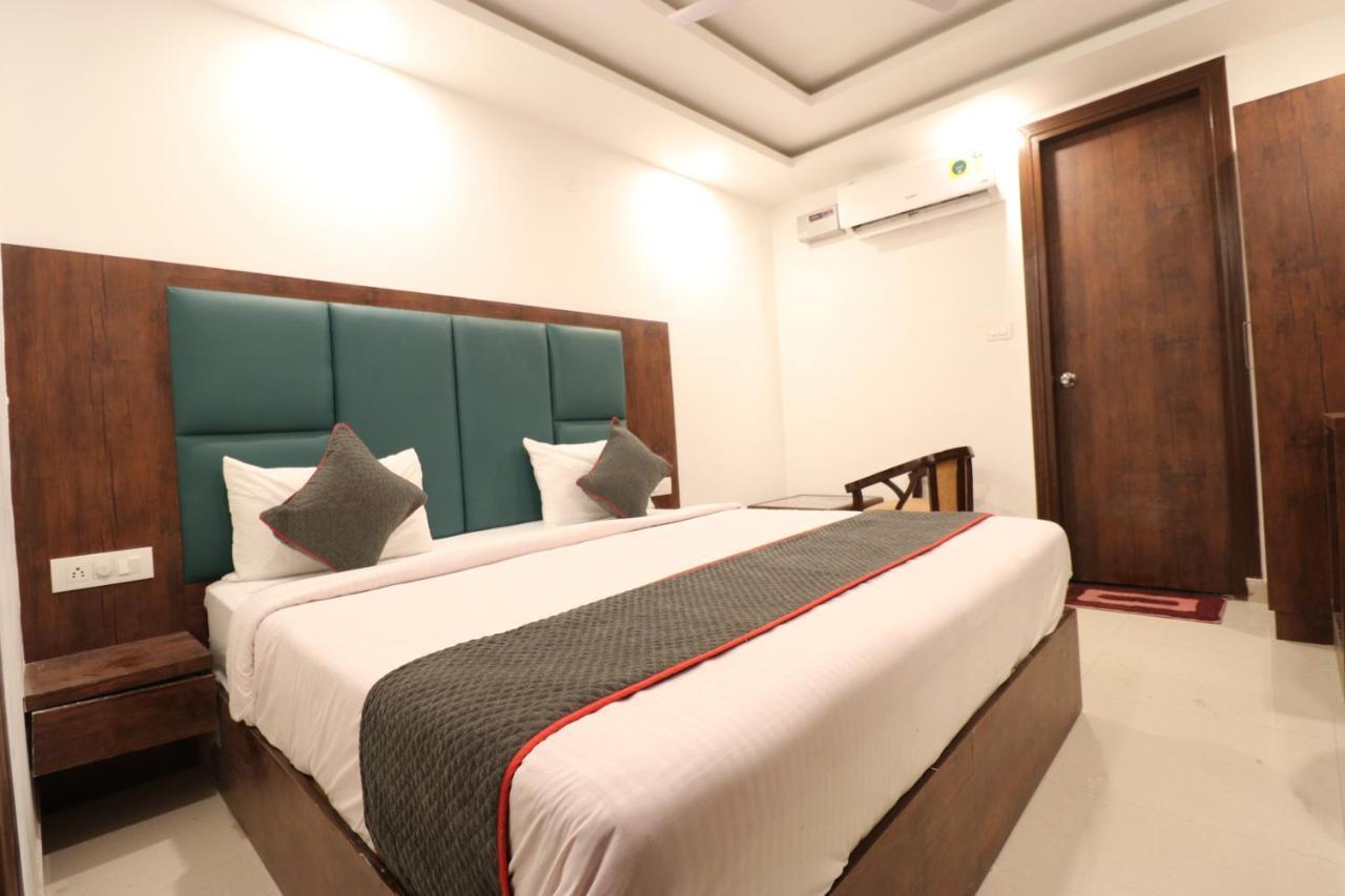 Hotel Krone A Family Hotel Near Igi Airport Delhi Nova Deli Exterior foto