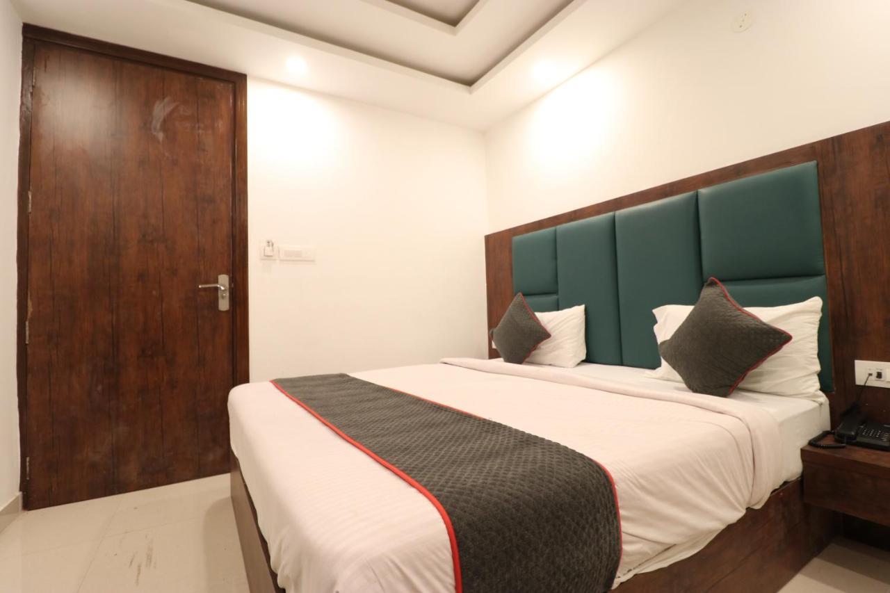 Hotel Krone A Family Hotel Near Igi Airport Delhi Nova Deli Exterior foto